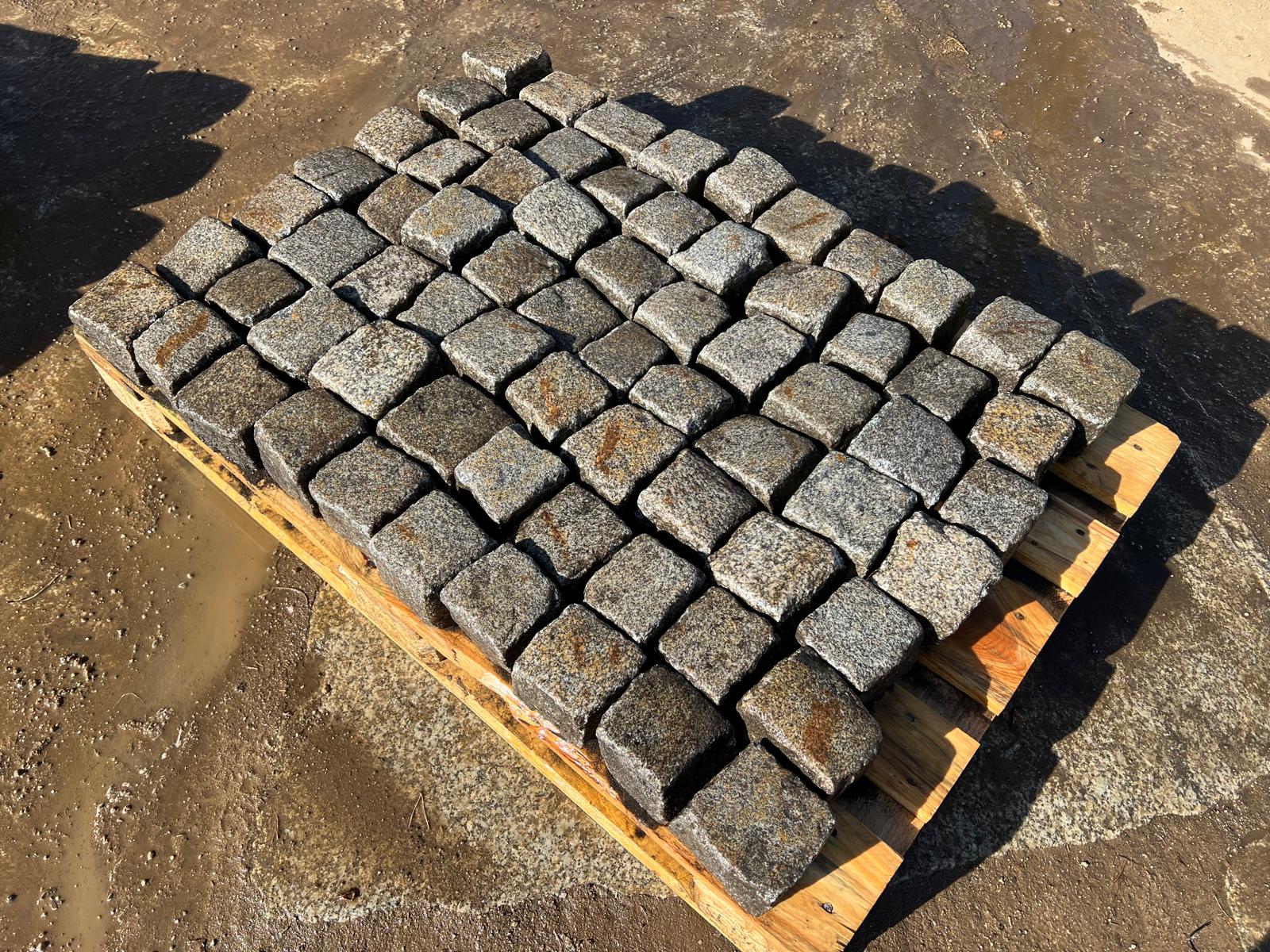 Historyczna kostka granitowa 9x11 cm – ok. 200 lat - obrazek 12