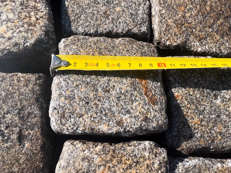 Historyczna kostka granitowa 9x11 cm – ok. 200 lat - obrazek 10