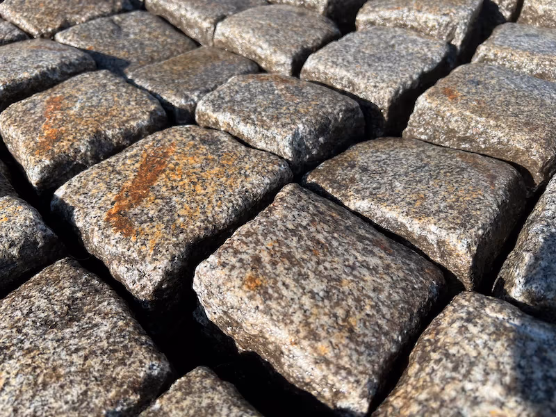 Historyczna kostka granitowa 9x11 cm – ok. 200 lat - obrazek 6