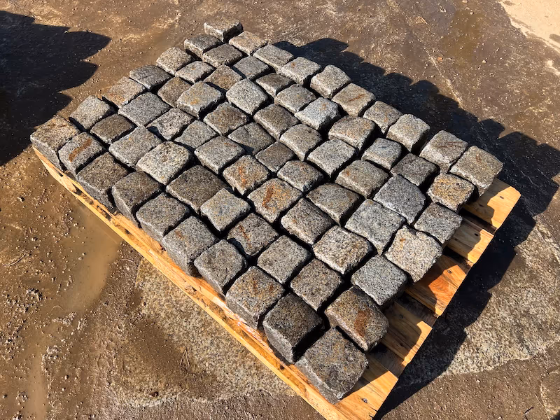 Historyczna kostka granitowa 9x11 cm – ok. 200 lat - obrazek 3