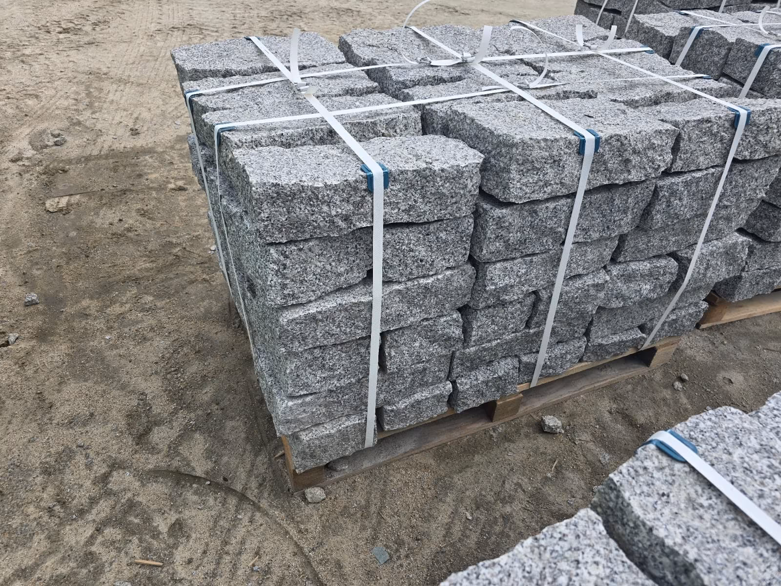 Kamień murowy granitowy 10 x 20 x 40 cm - obrazek 7