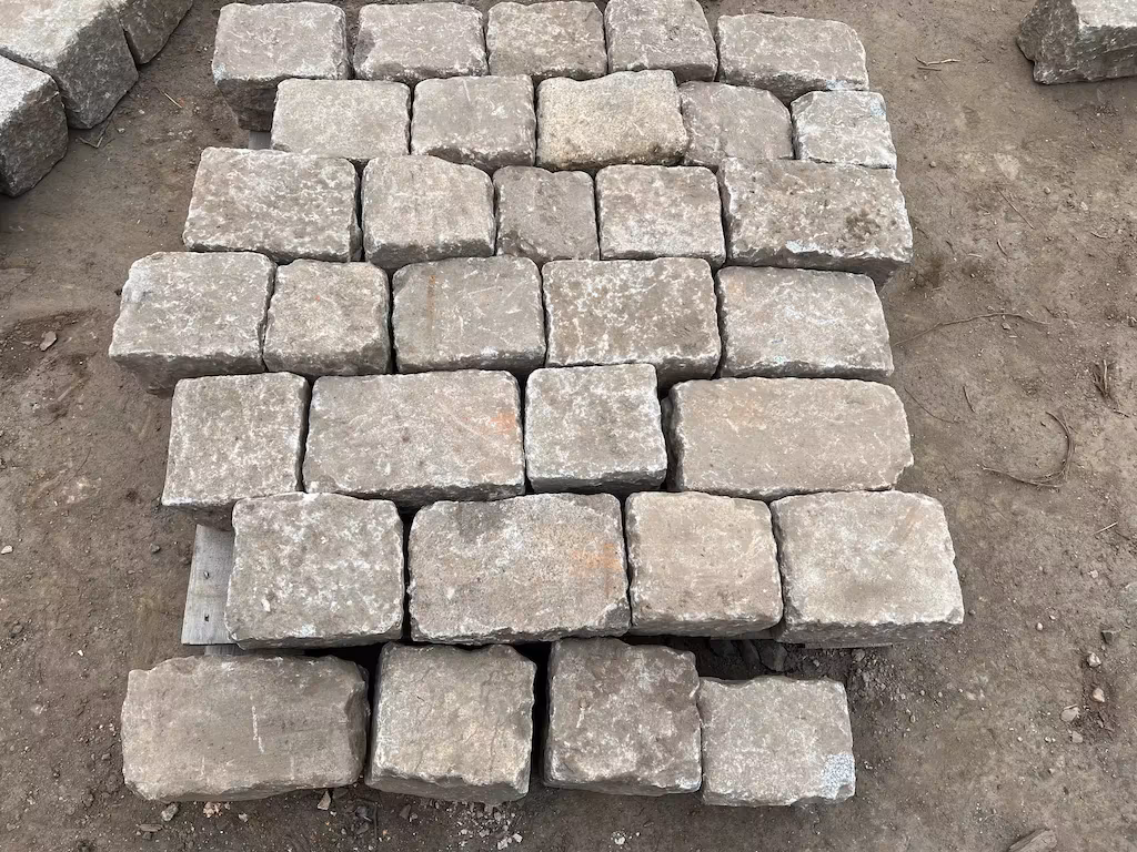 Antyczna kostka granitowa 18×18 cm – lico rządowe - obrazek 13