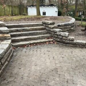 Historyczne krawężniki granitowe – masywne, surowo ciosane