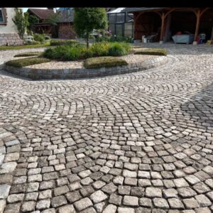 Antyczna kostka granitowa 9×11 cm – historyczne Kopfsteinpflaster z granitu