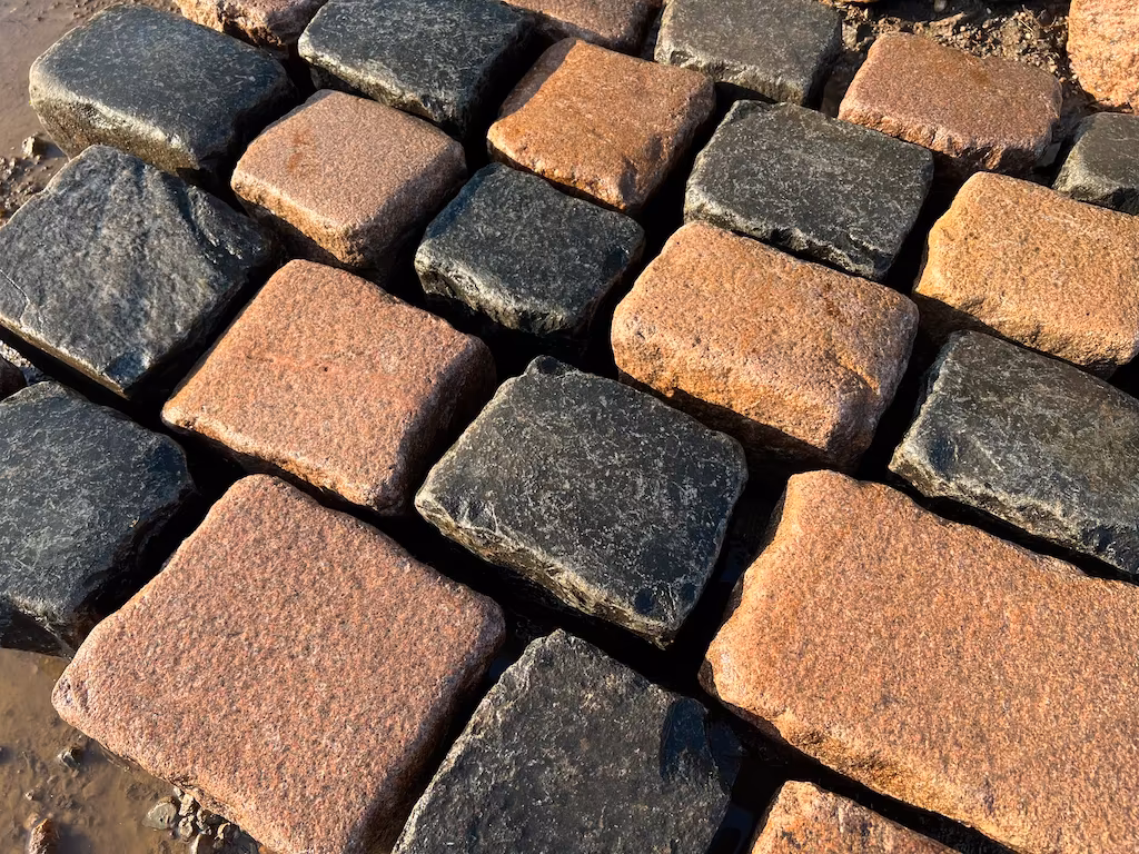 Antyczna kostka granitowa 16×16 cm – czerwono-czarna, Altstadtpflaster - obrazek 7