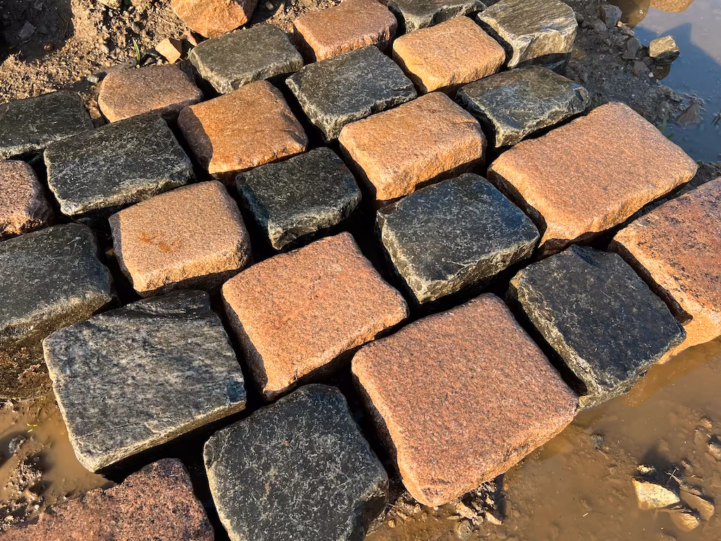 Antyczna kostka granitowa 16×16 cm – czerwono-czarna, Altstadtpflaster - obrazek 5