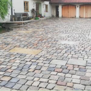 Antyczna kostka granitowa rzędowa 18×20 cm docinana – Altstadtpflaster