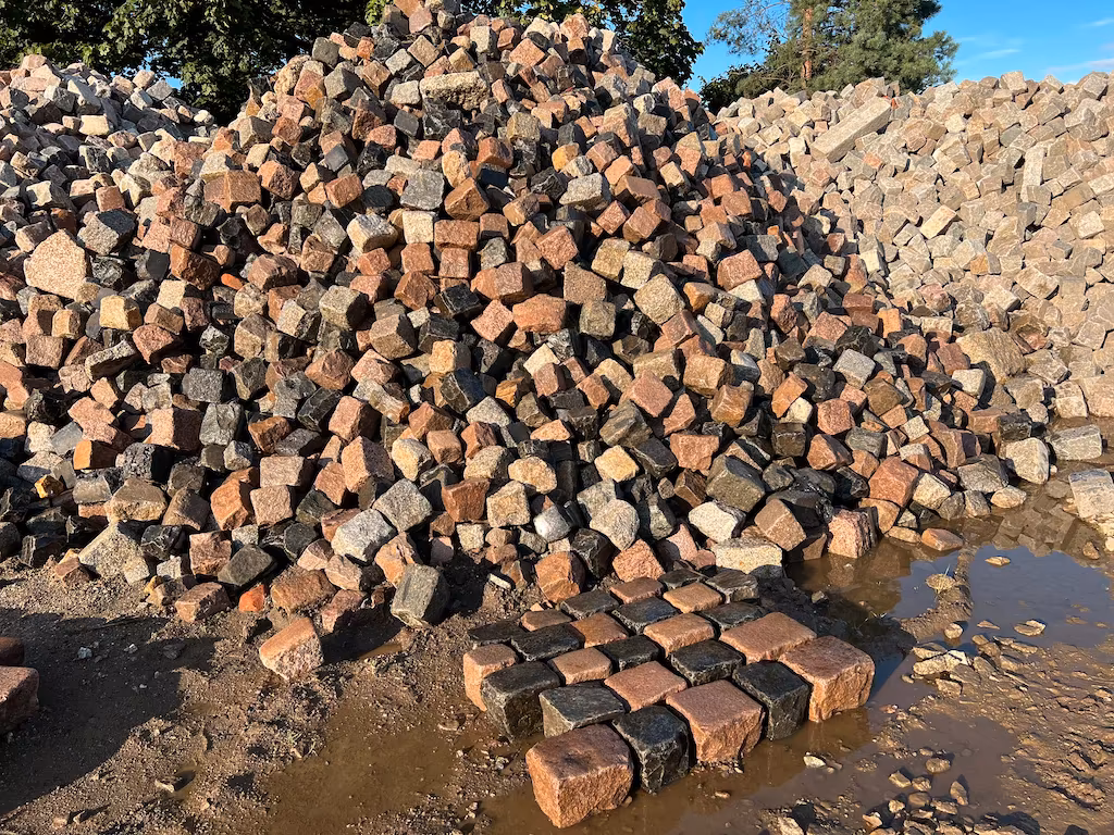 Antyczna kostka granitowa 16×16 cm – czerwono-czarna, Altstadtpflaster