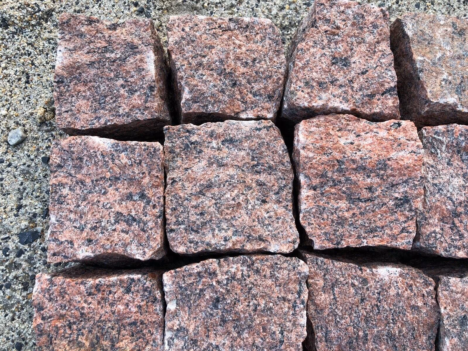 KOSTKA GRANITOWA CZERWONA SUROWO ŁUPANA - obrazek 8