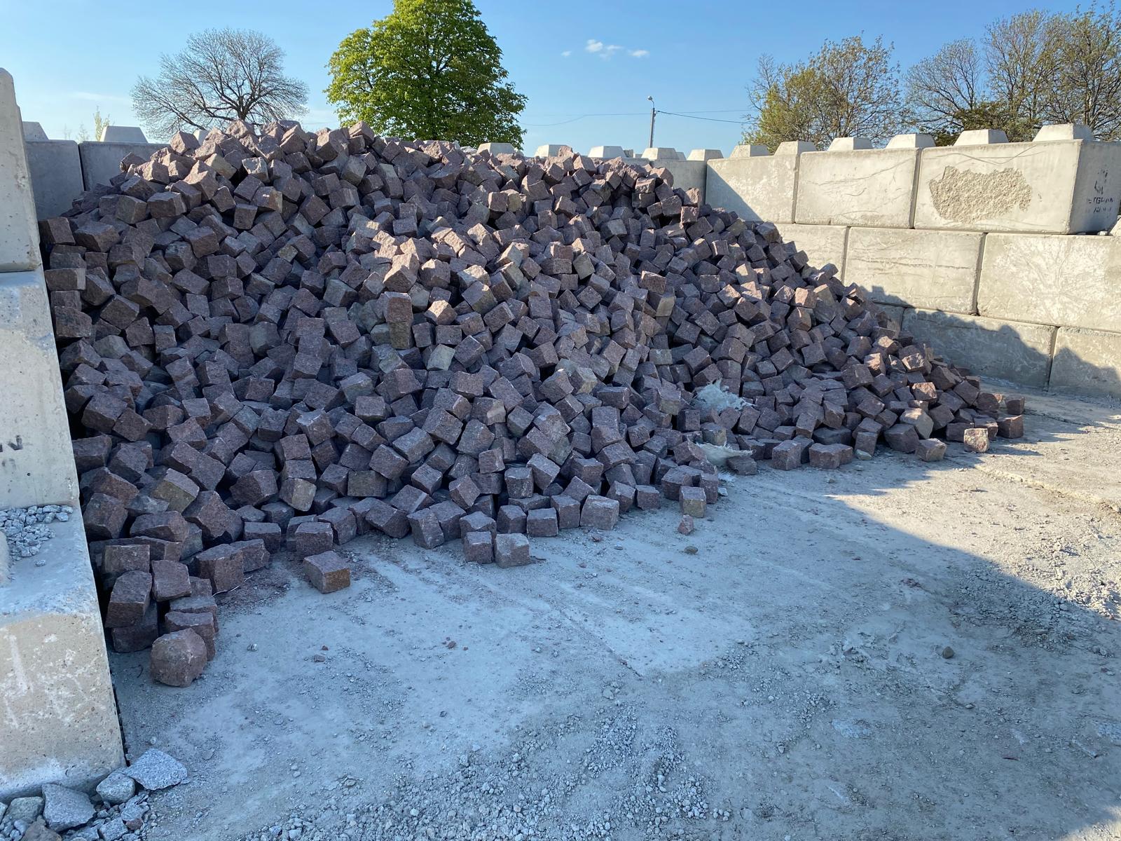 KOSTKA GRANITOWA CZERWONA SUROWO ŁUPANA - obrazek 13