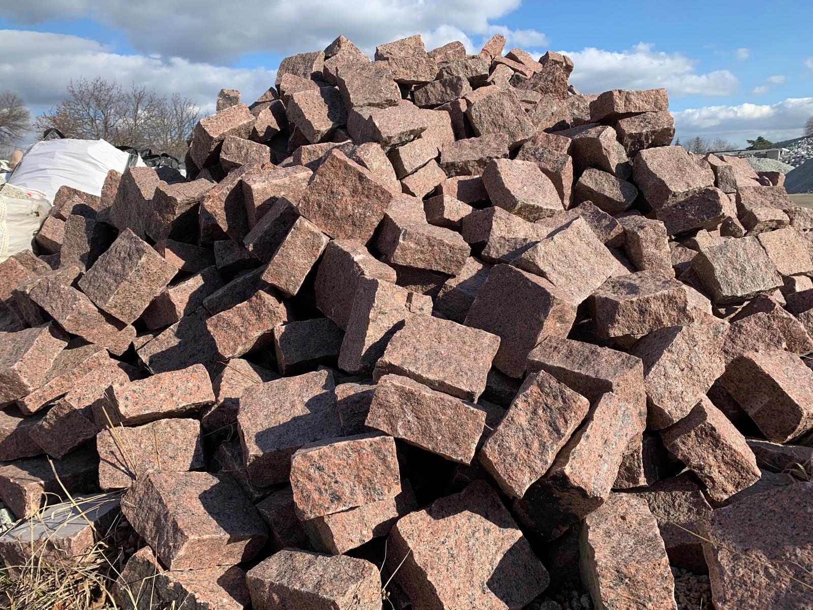 KOSTKA GRANITOWA CZERWONA SUROWO ŁUPANA - obrazek 17