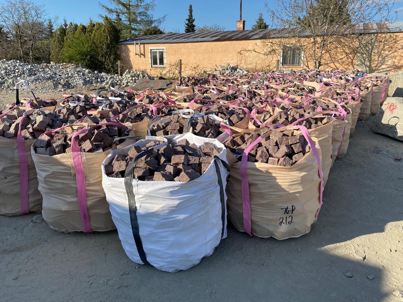 KOSTKA GRANITOWA CZERWONA SUROWO ŁUPANA - obrazek 5